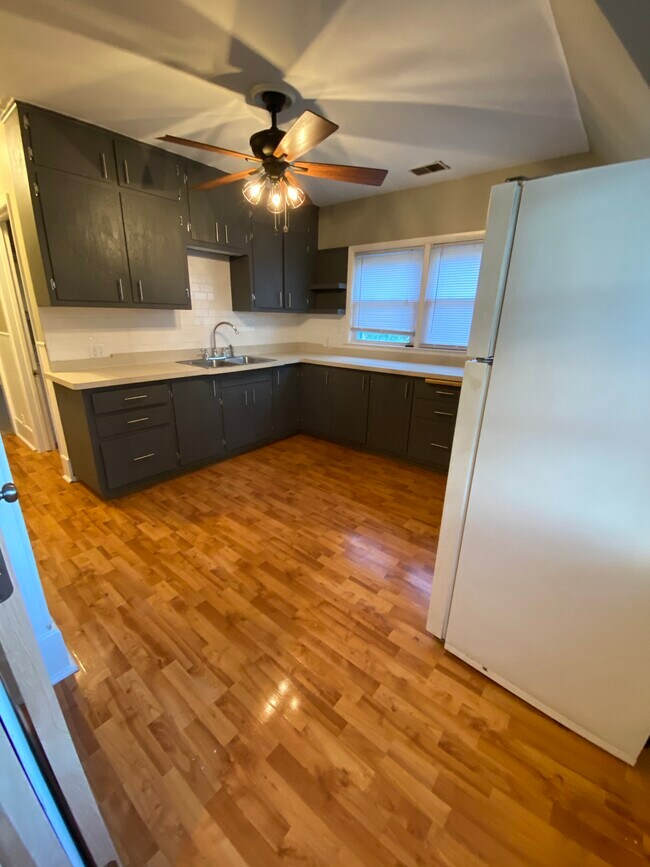 Foto del edificio - 929 E Clarke St