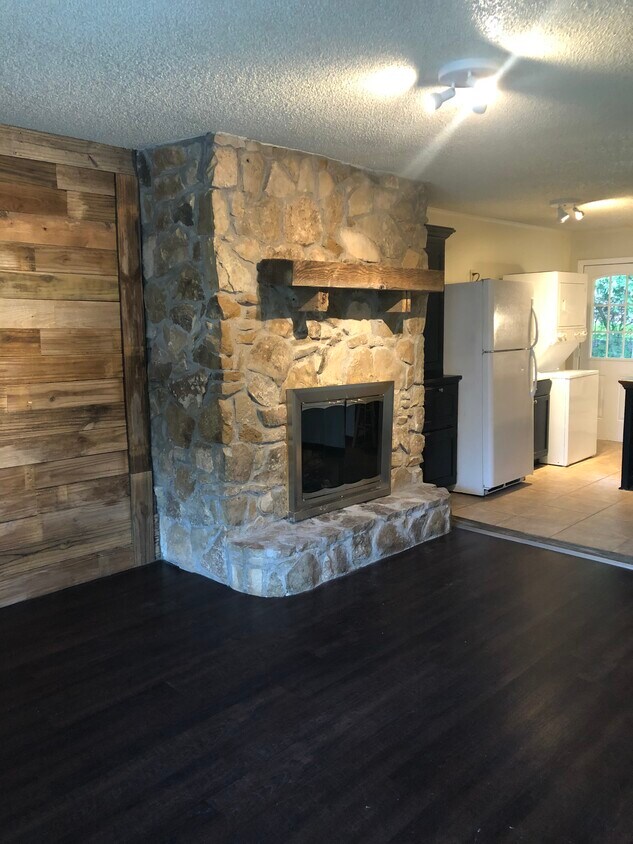 306 Ash St, Keene, TX 76059 Townhome Rentals in Keene TX