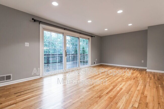 Building Photo - 1308 Mead Terrace