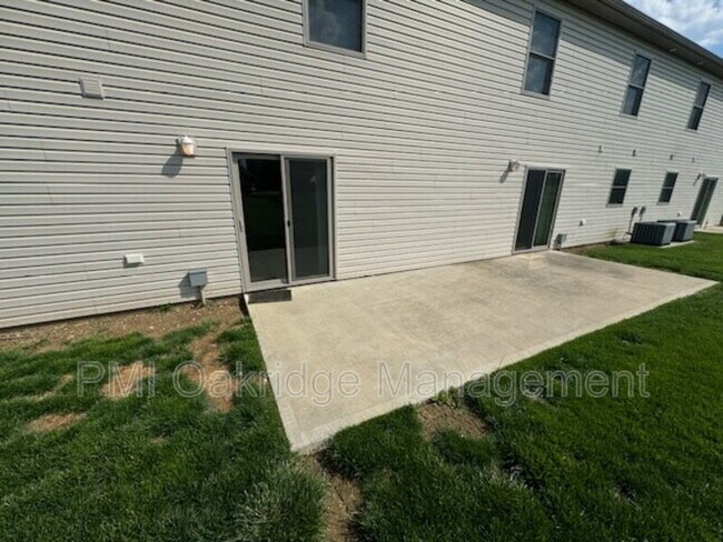 Building Photo - 719-779 Meadow Glen Ave.