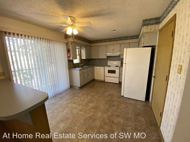 Foto del edificio - 3255-3260 E Portland St