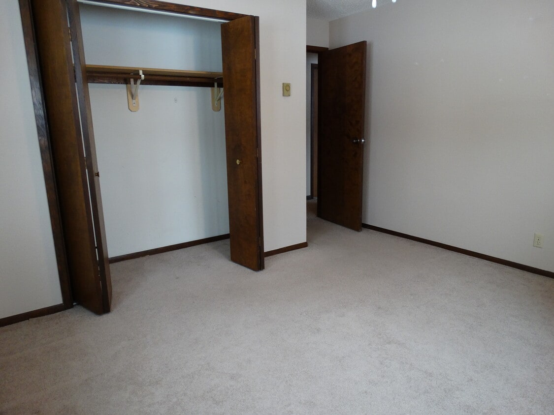 Primary Photo - 115 11th Ave S