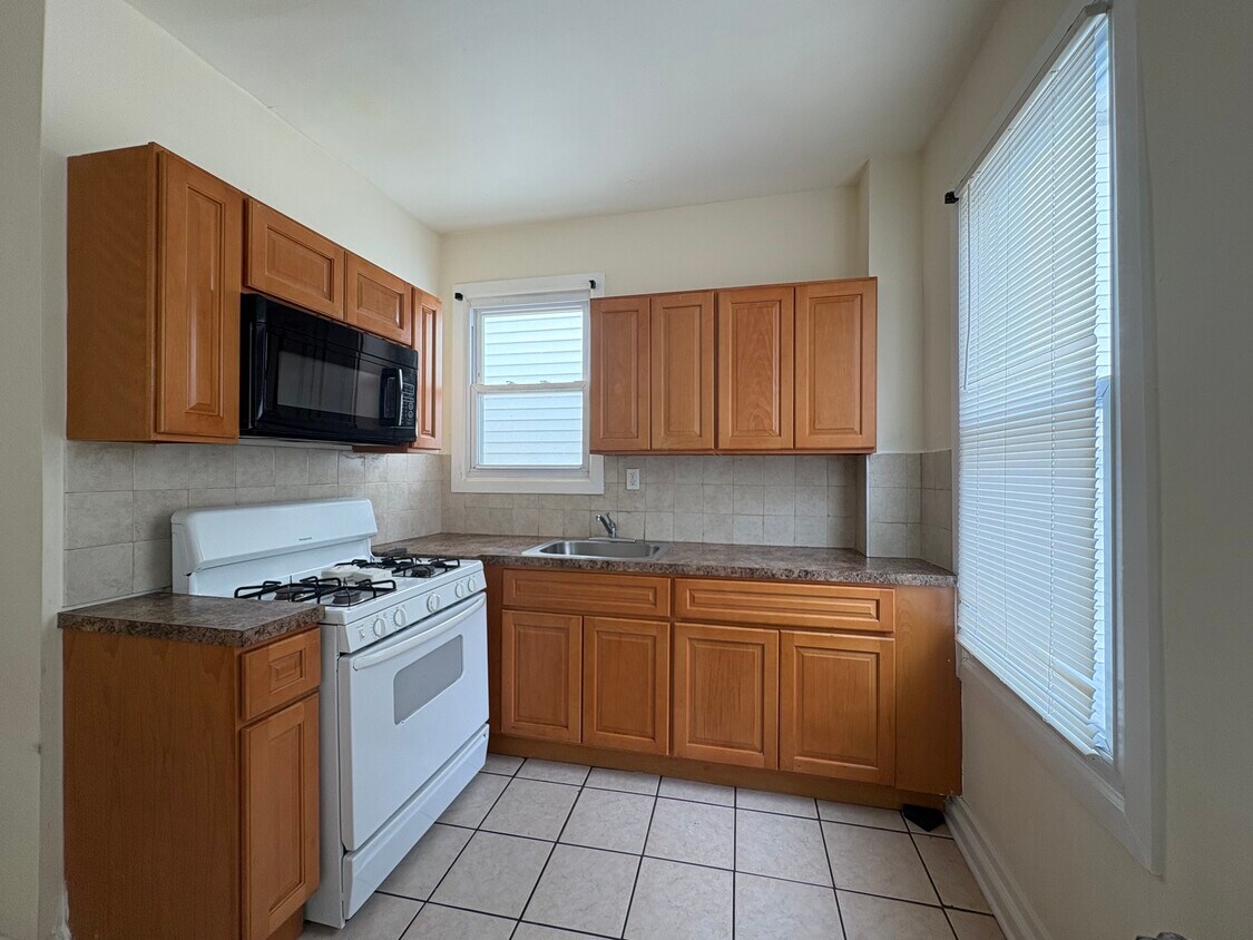 Primary Photo - 138 Armstrong Ave