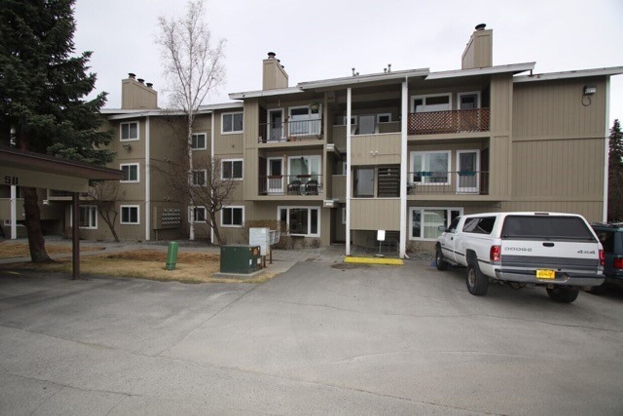 Primary Photo - 2 Bedroom Condo near Sand Lake!