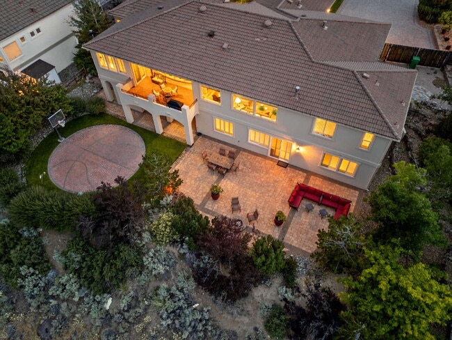 Building Photo - Elegant Arrowcreek Home!