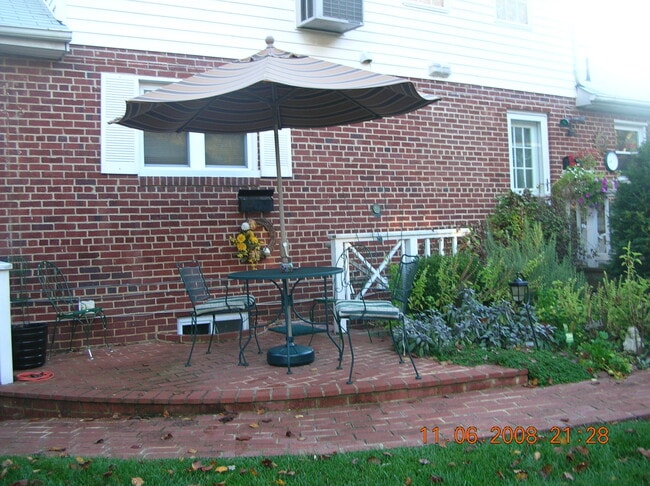 Photo - 5906 Grayson St Apartments