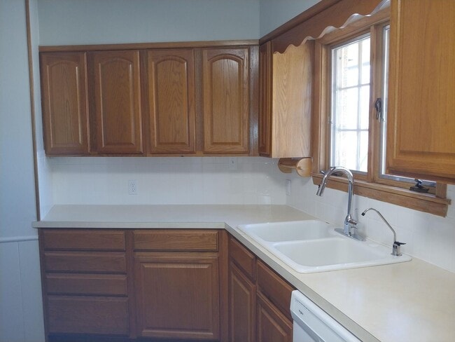 Building Photo - Newly Remodeled 3BD/2B House with a HUGE Back Yard and Patio for Summer Entertaining!