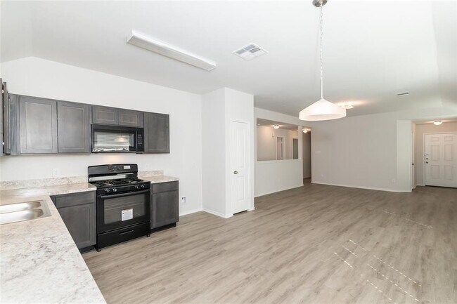 Foto del edificio - 8814 Doris Oaks Cir