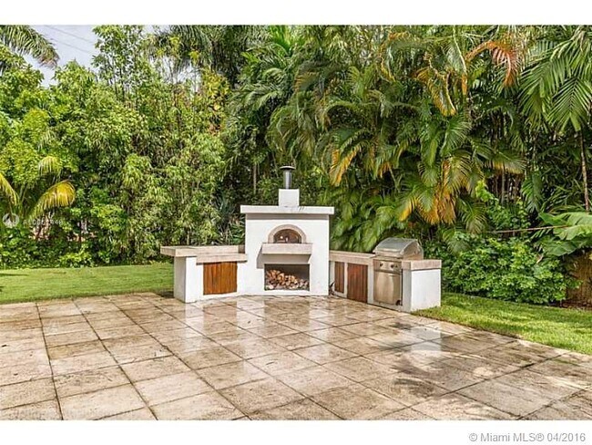 Foto del edificio - 1255 NE 93rd St