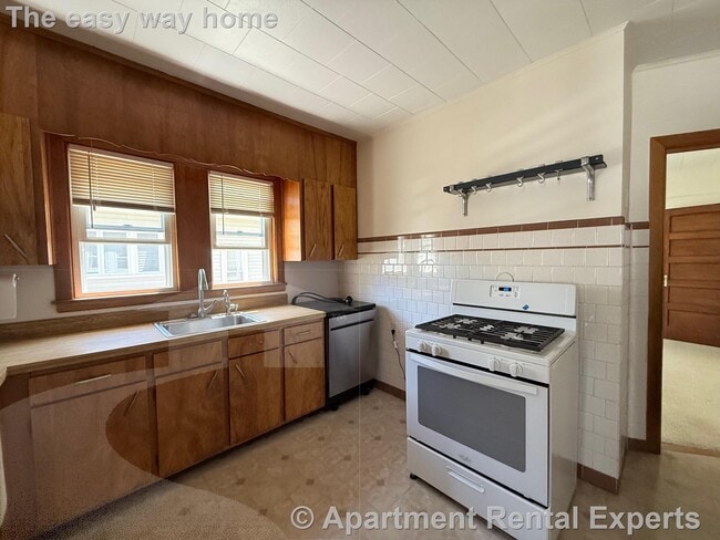 Photo - 105 Bromfield Rd Unit #2 Apartment