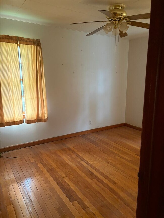 Foto del edificio - Charming Ranch Home With Attached Garage in Galesburg!