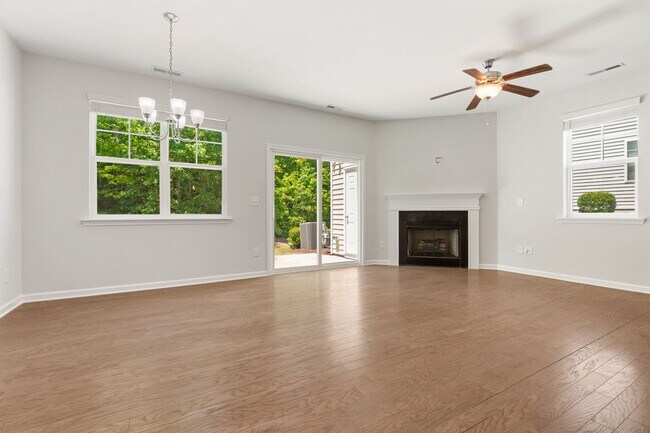 Foto del edificio - 3 Bed 2.5 Bath End Unit at Winsford At the Park!