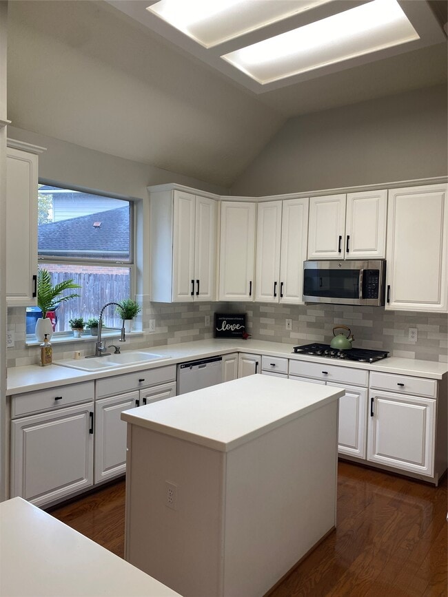 Building Photo - 14610 Farrawood Dr