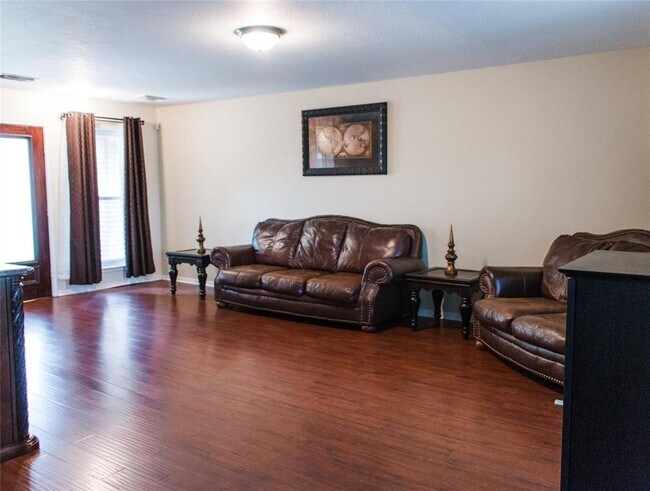 Foto del edificio - 10038 Revelstoke Dr