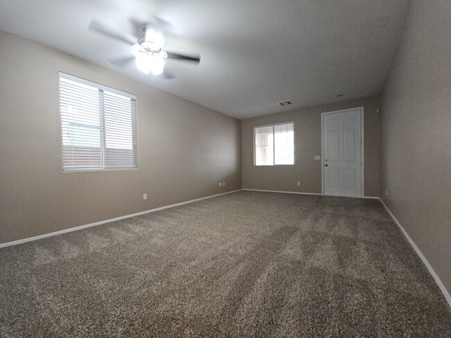 Building Photo - 906 E Pasture Canyon Dr