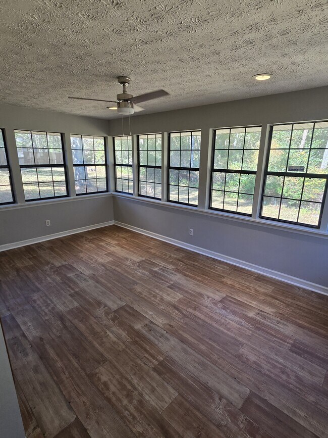 Foto del edificio - 448 Floyd Cir