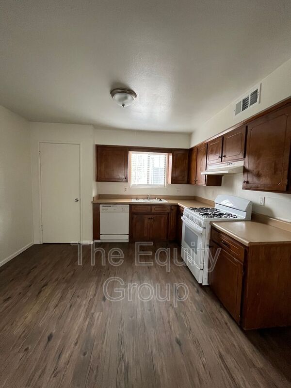 526 S Bridge St Unit G, Visalia, CA 93277 Condo for Rent in Visalia, CA