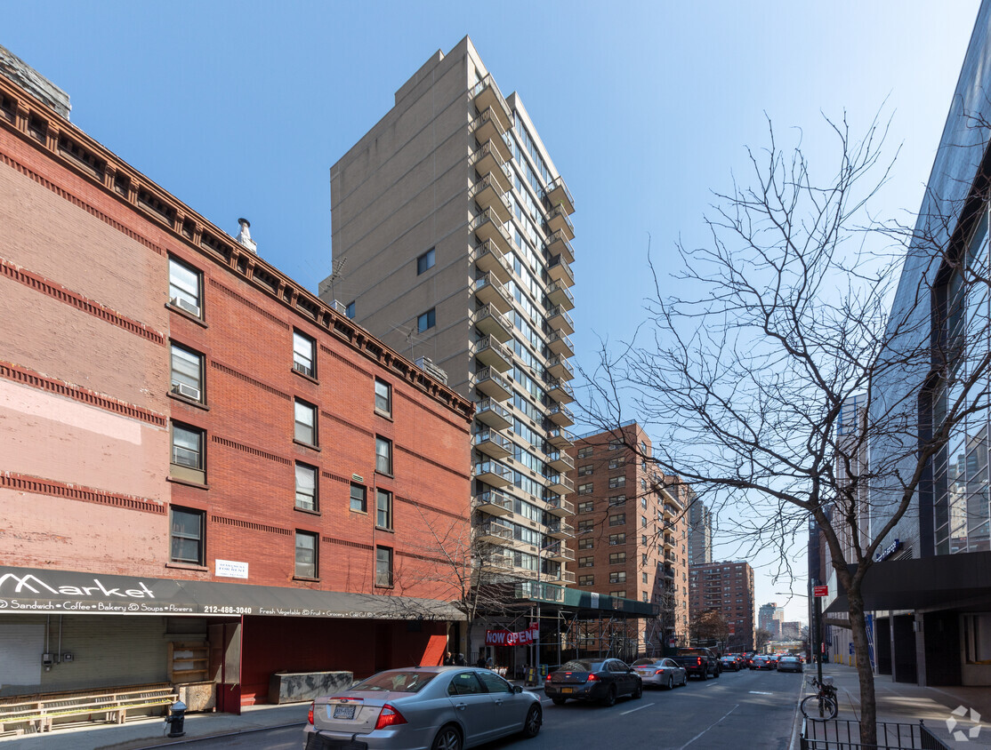 Primary Photo - Le Domaine Apartments