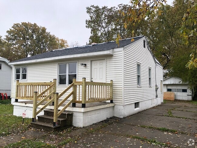 Building Photo - 3144 Woodrow Ave