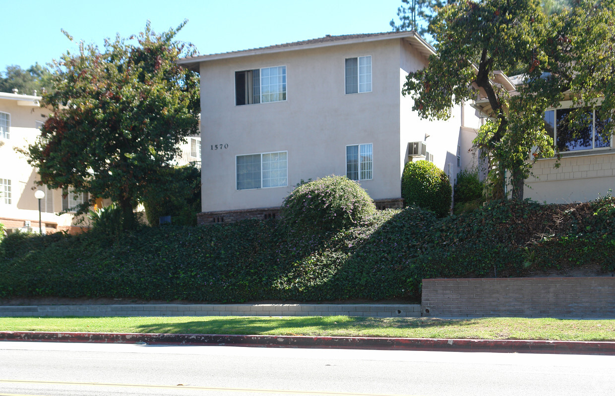 Building Photo - 1570 N Verdugo Rd