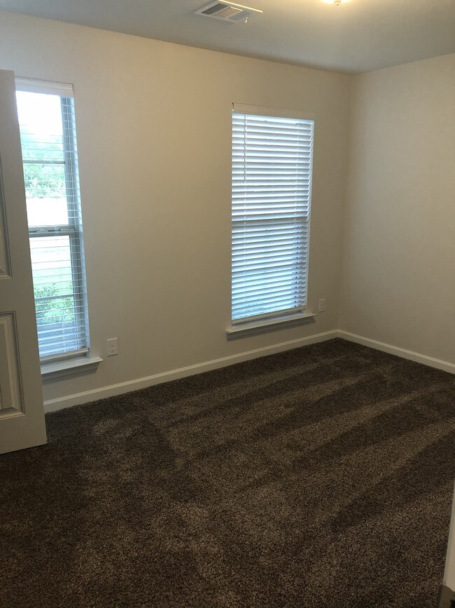 Building Photo - 13057 Fowler Dr