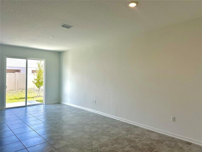 Foto del edificio - 2432 Skyline Lp