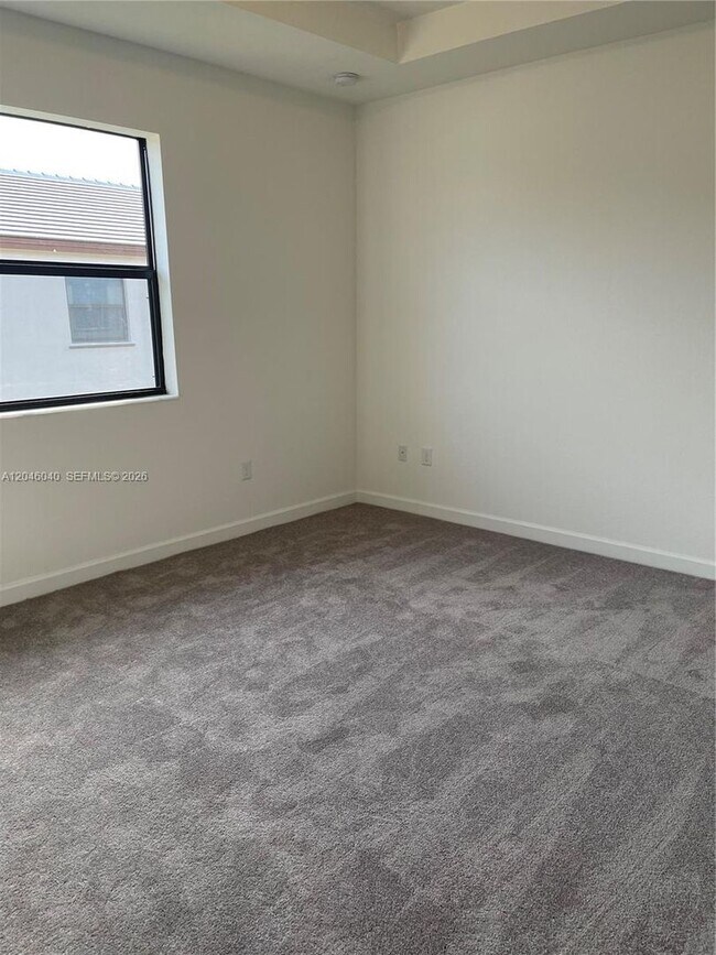 Foto del edificio - 21447 NE 2nd Pl