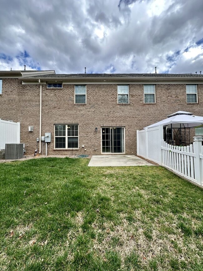 Building Photo - Beautiful, Well Kept, Townhouse in Popular Bridgemill