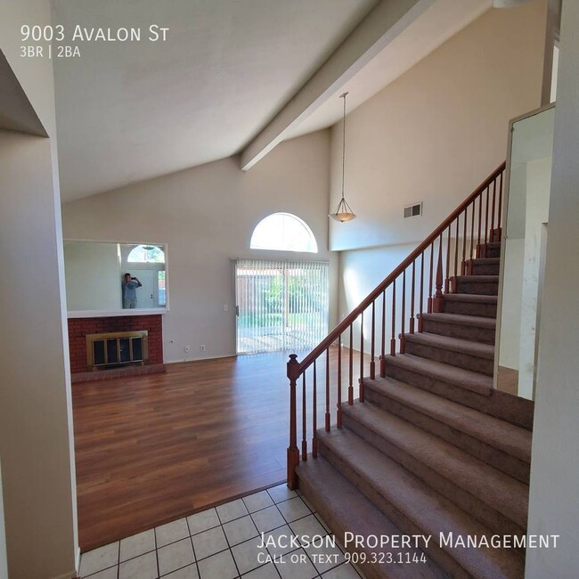 Building Photo - 3 bedroom Home Available