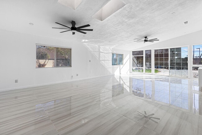Building Photo - 4401 W McRae Way