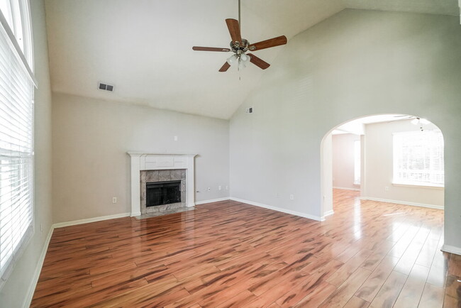 Building Photo - 112 Chartres St