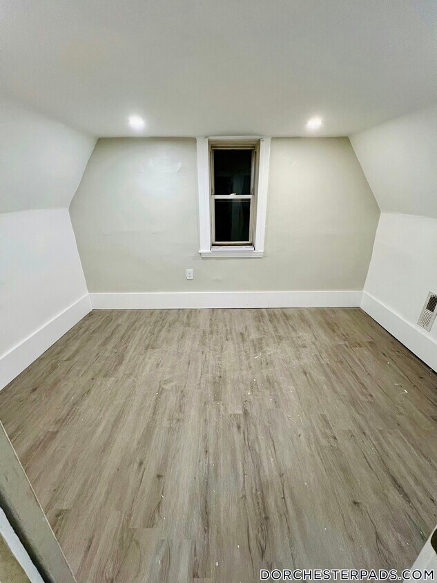 Building Photo - 35 Humphreys St