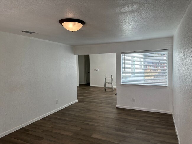 Foto del edificio - Modesto 2 Bedroom 1 Bath Home