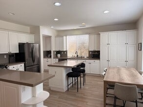 Building Photo - 1600 Turquoise Dr
