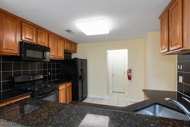 Foto del edificio - 106 Wallace Ct
