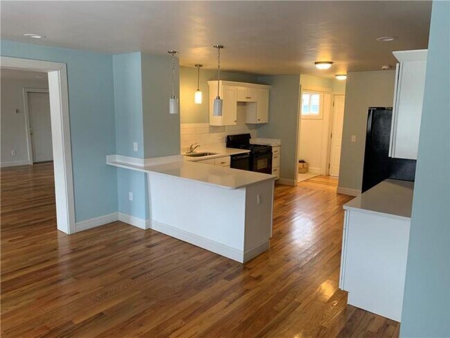 Foto del edificio - 3 bedroom in Barrington RI 02806
