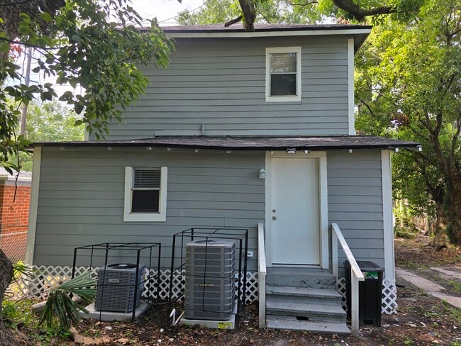 Building Photo - 1285 W 26th St
