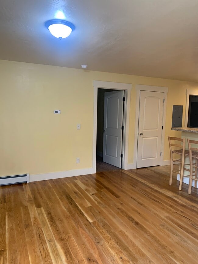 Foto del edificio - 316 W Broadway St