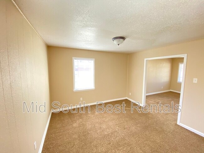 Building Photo - 597 Leavert Ave