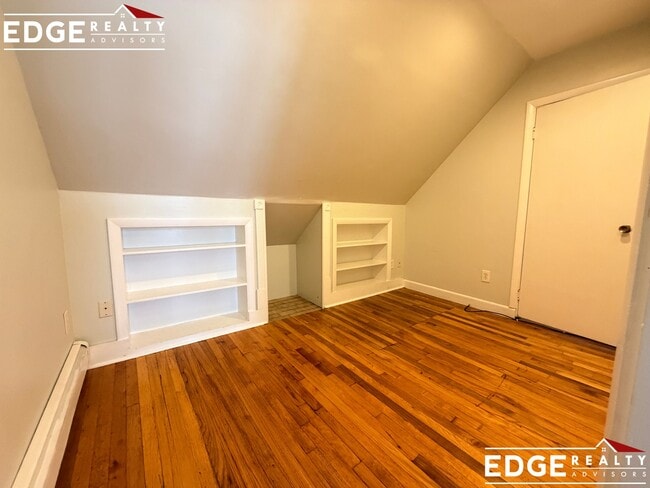 Building Photo - 12-14 Richardson Unit 3
