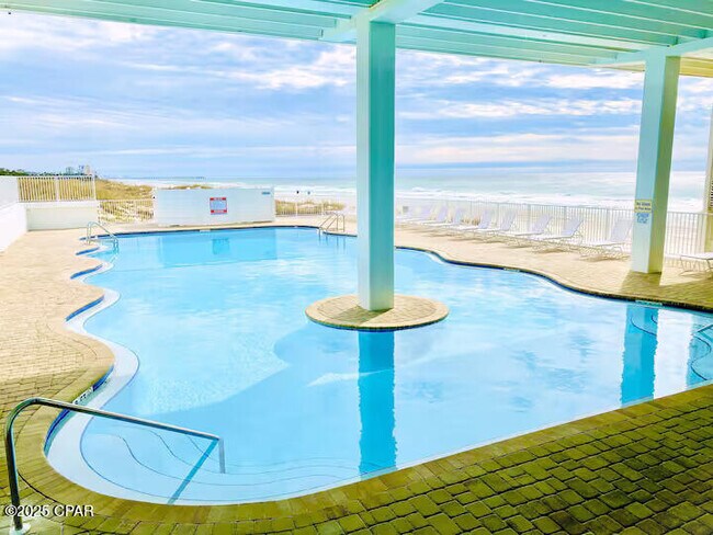 Foto del edificio - 14401 Front Beach Rd