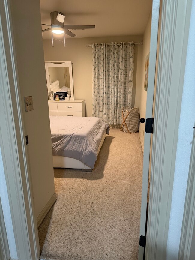 Building Photo - 304 E Fargo St