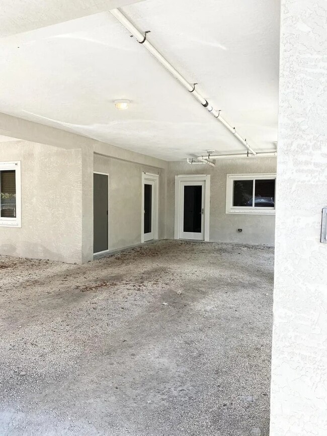 Building Photo - 263 Gardenia St