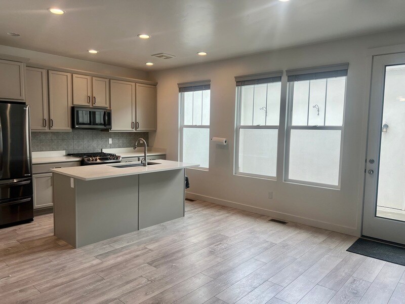 10643 Lamond Dr, South Jordan, UT 84009 Townhome Rentals in South