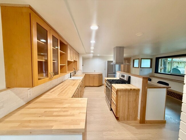 Building Photo - Brand New 1 bed, 1 bath with Den In Lynnwood $2350/mo.
