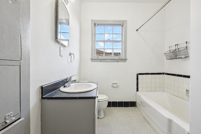 Building Photo - 572 Caddo Street - 572