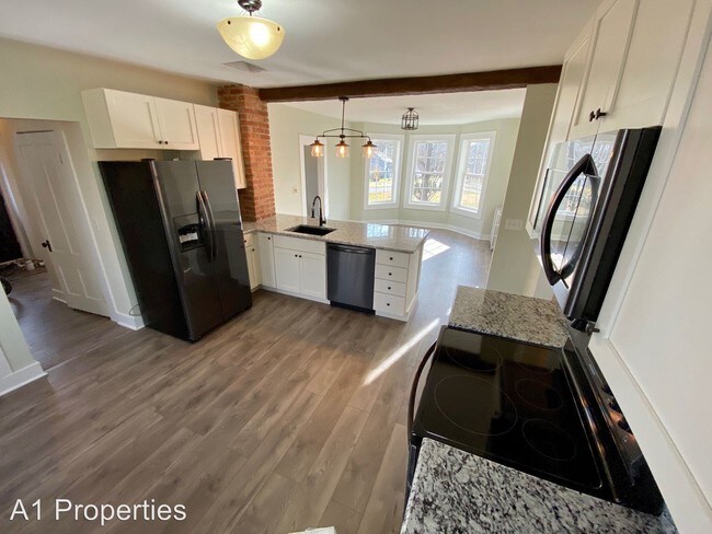 Building Photo - 3 br, 1.5 bath House - 363 Lake Street