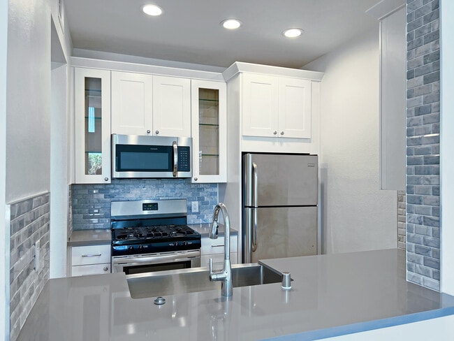 Building Photo - 14515 Dickens St