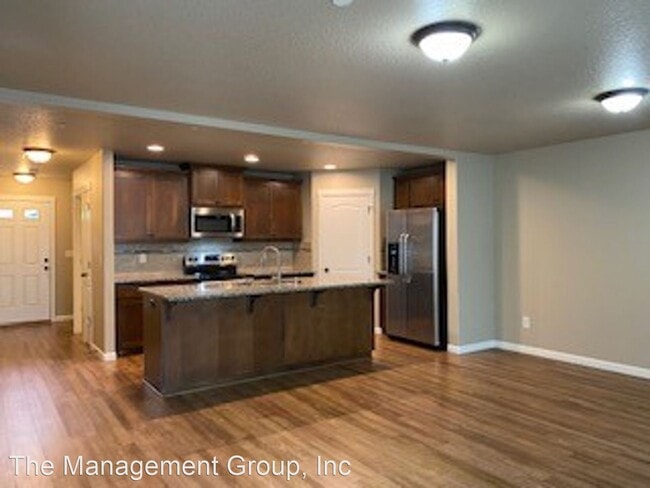 Building Photo - 4 br, 3 bath House - 8200 NE 20th Street
