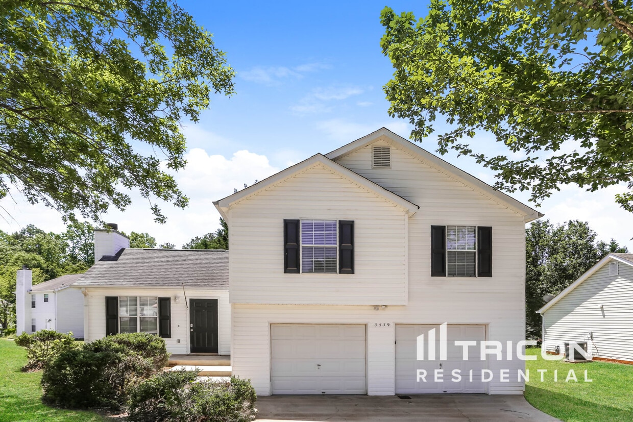 Primary Photo - 3539 Oak Leaf Ct